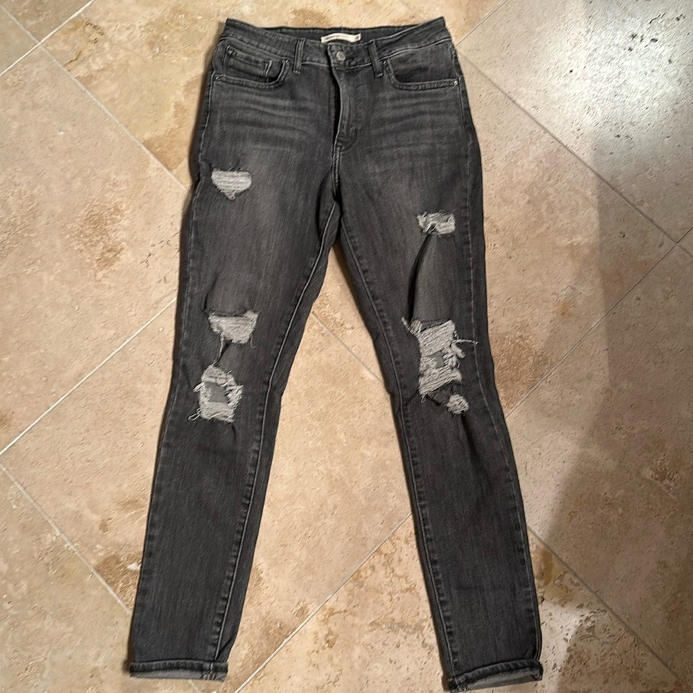 Levi’s skinny 28 but fit like a 26